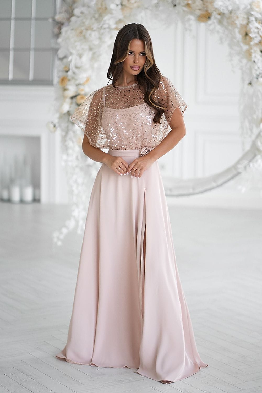Robe longue soirée chic rose poudré manches courtes fendue élégante pour mariage invitée été