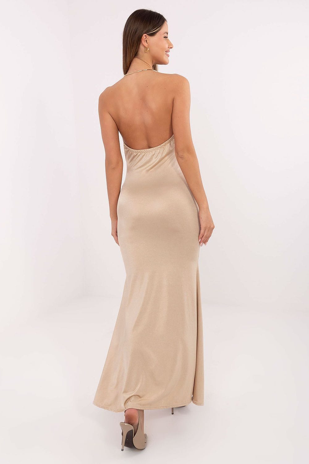Robe longue dos nu dorée pour soirée chic moulante en satin, élégante pour invitée mariage ou gala