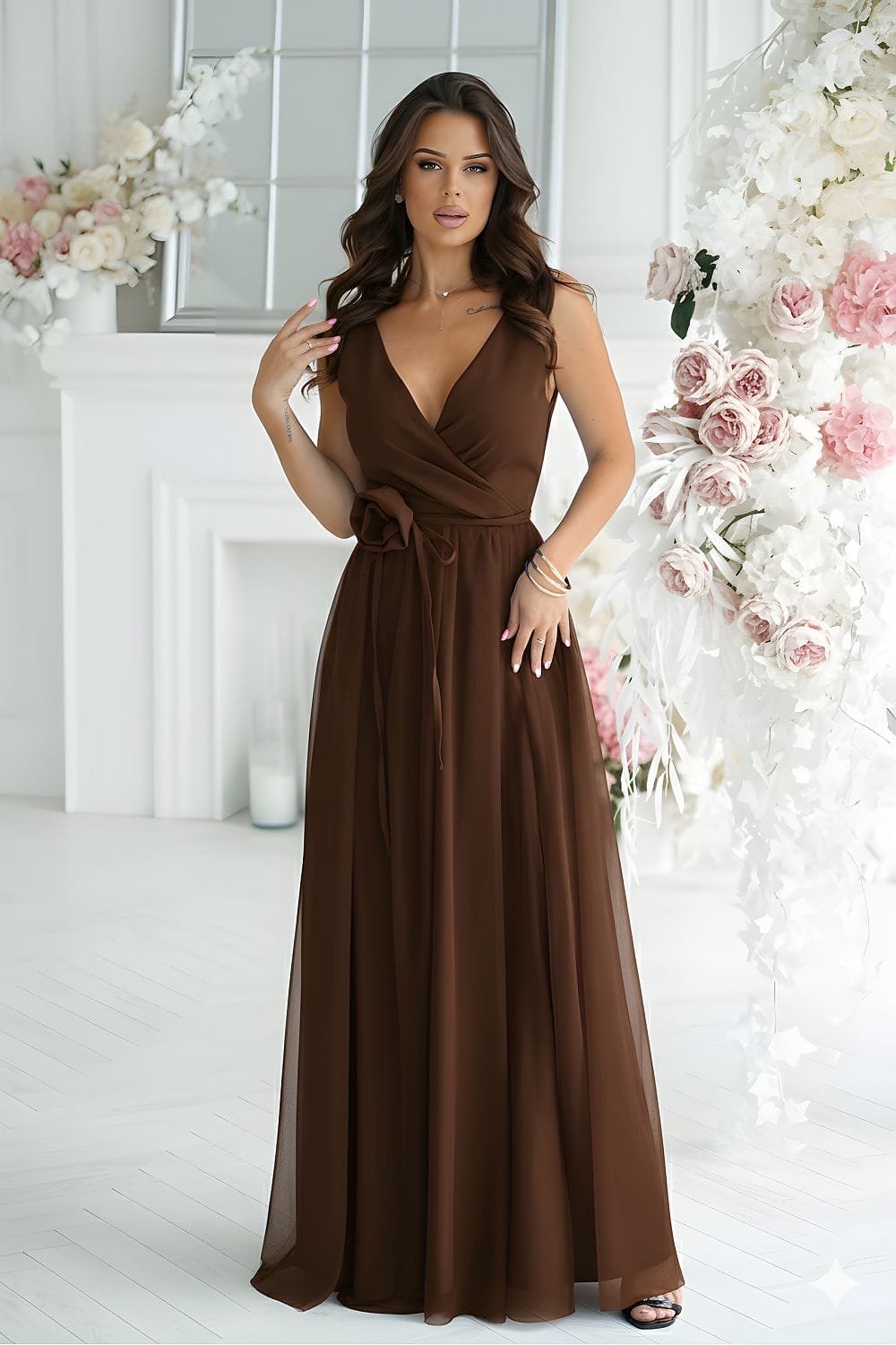 Robe longue chocolat portefeuille soirée chic sans manches décolleté fluide femme élégante invité mariage