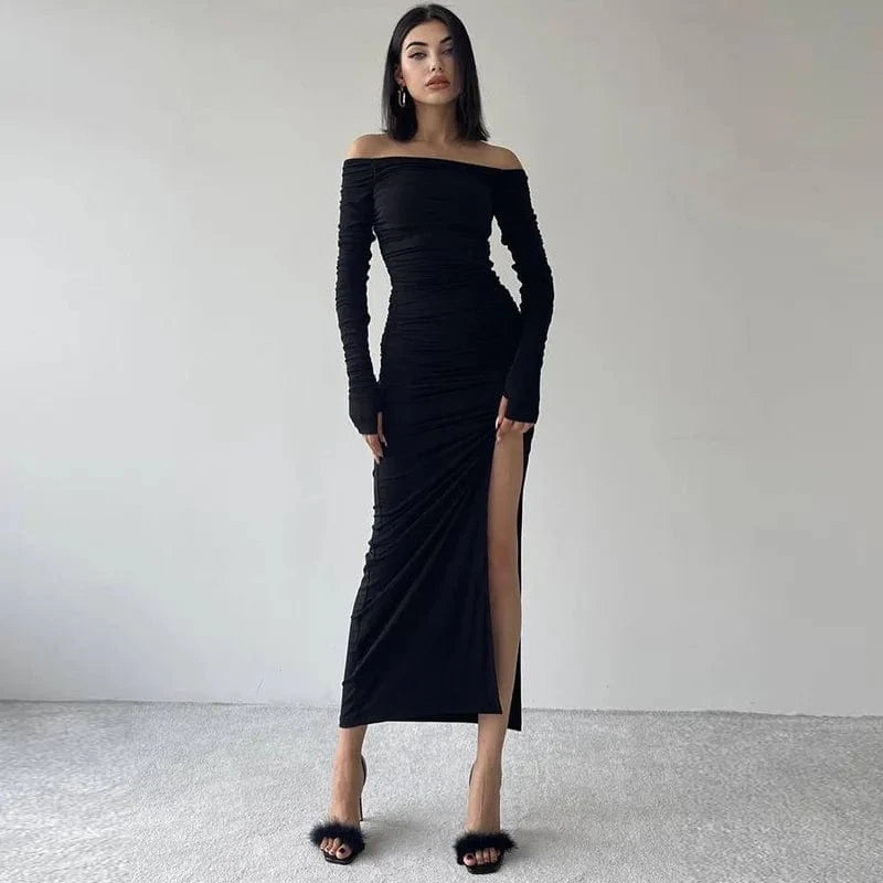 Robe de soirée chic noire longue moulante fendue manches longues décolleté épaules dénudées élégante femme