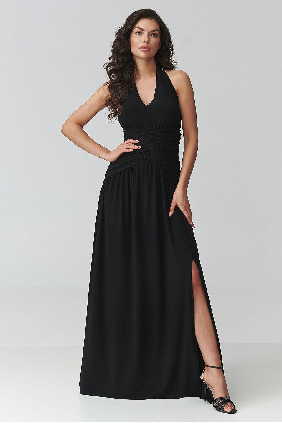 Robe de soirée chic noire longue fendue décolleté dos nu élégante pour mariage invitée ou cocktail femme