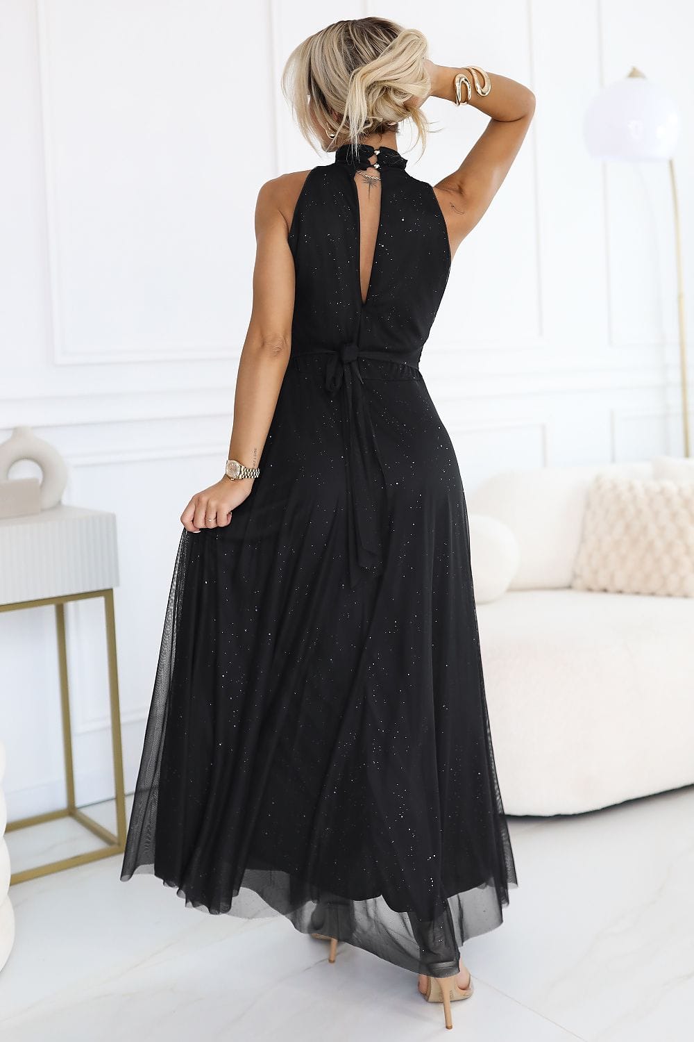 Robe de soirée chic longue noire dos nu sans manches pour femme élégante, idéale mariage ou événement glamour
