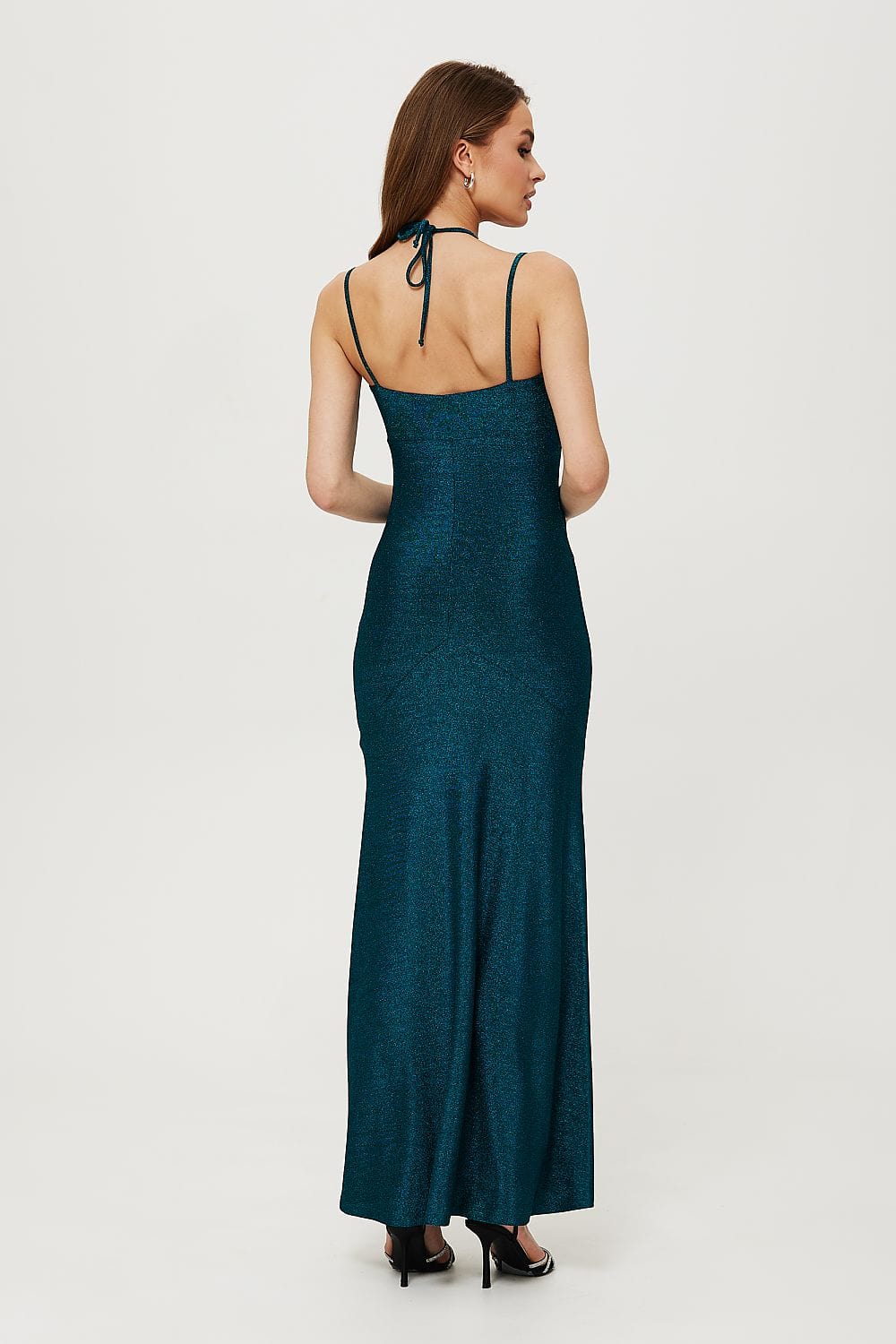 robe de soirée longue scintillante bleue chic moulante pour gala ou mariage invité élégant