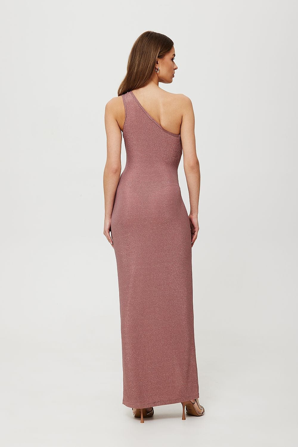 robe de soirée longue fendue scintillante chic noire à sequins pour soirée glamour ou nouvel an