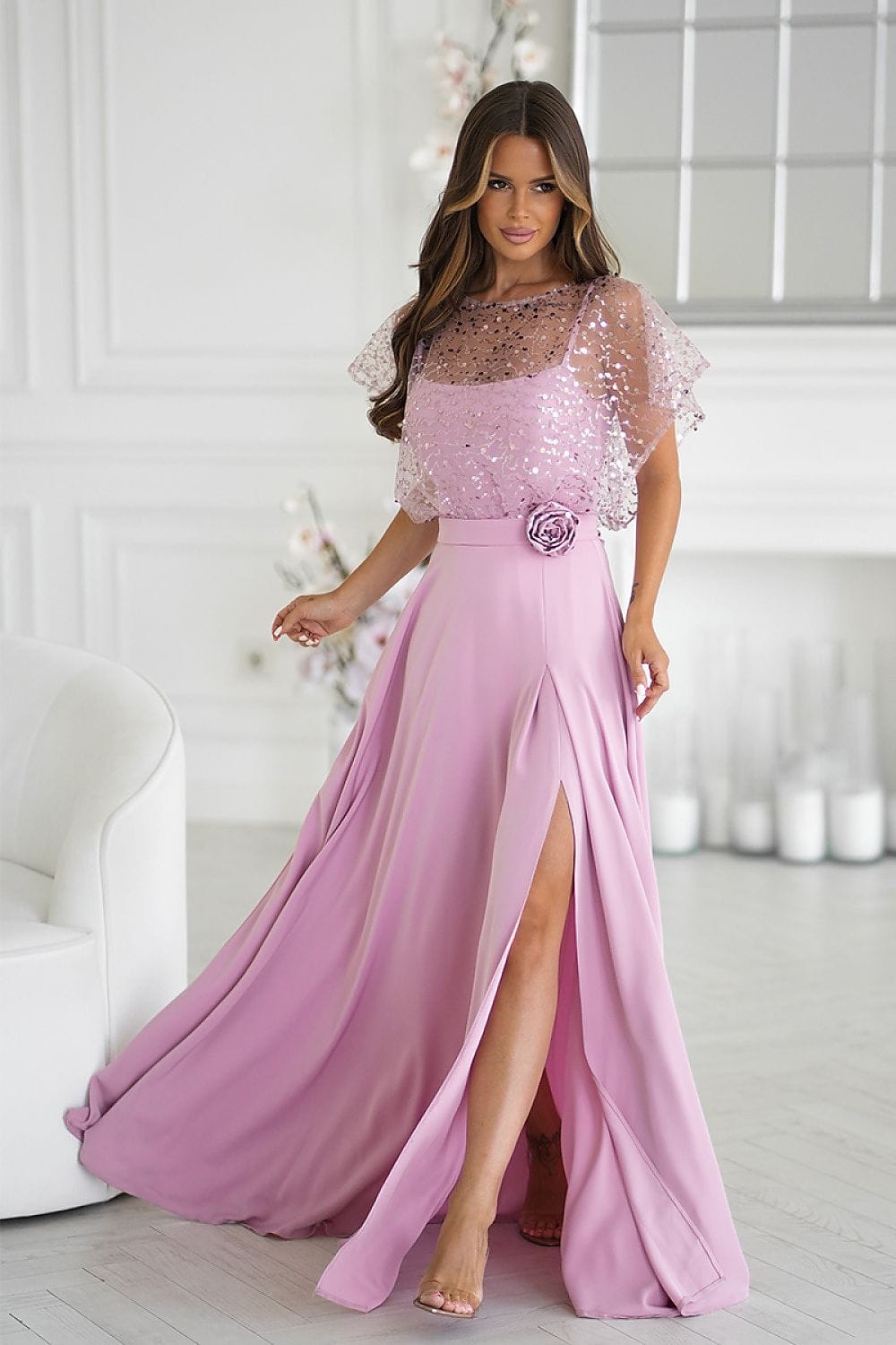 Robe de soirée longue rose fendue chic manches courtes sequins fleur taille invitée mariage élégant
