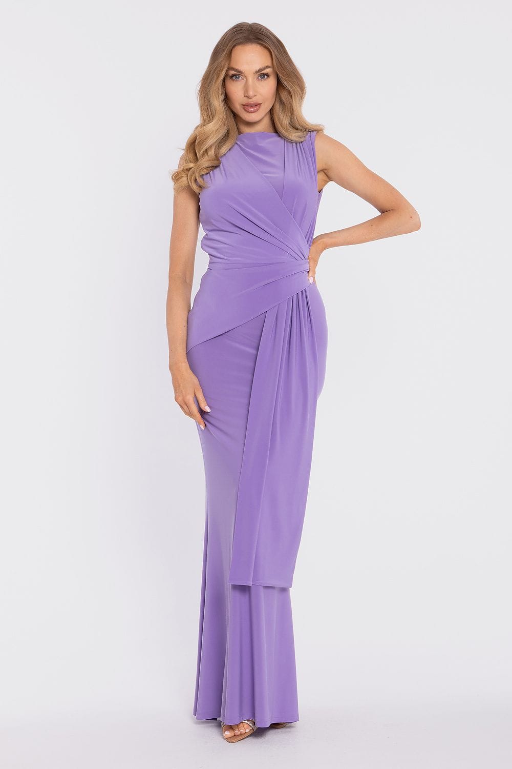 Robe longue soirée chic violette sans manches coupe moulante élégante idéale pour mariage ou cocktail