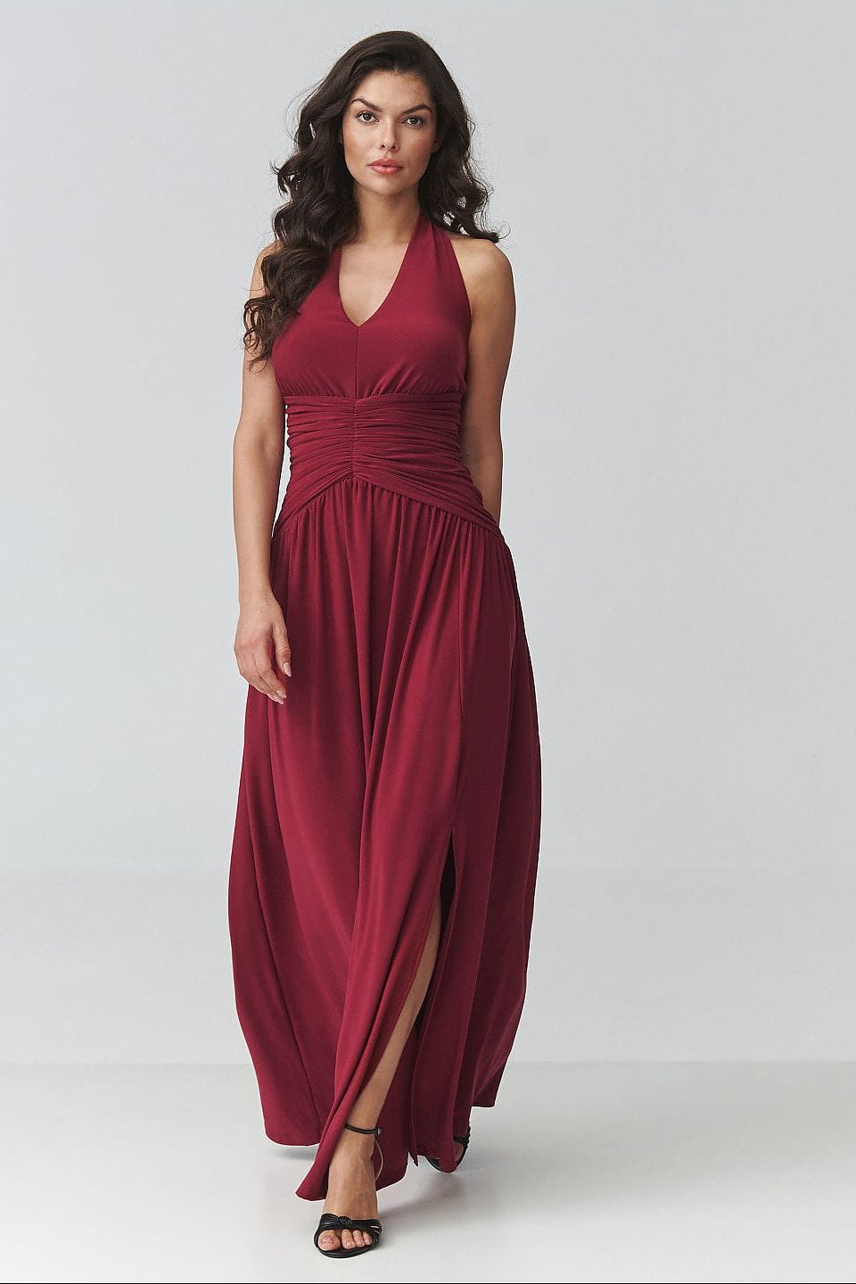 Robe longue bordeaux soirée chic fendue décolleté sans manches élégante pour cérémonie ou cocktail femme