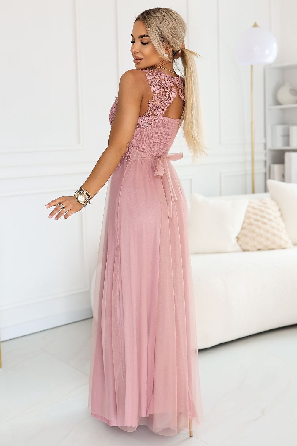 Robe longue rose poudré dentelle bohème invitée mariage chic dos nu élégante manches larges taille ruban