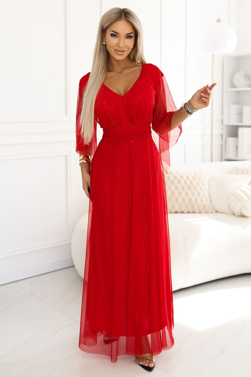 Robe de soirée chic longue rouge fluide à manches trois-quarts pour invitée mariage ou événement habillé