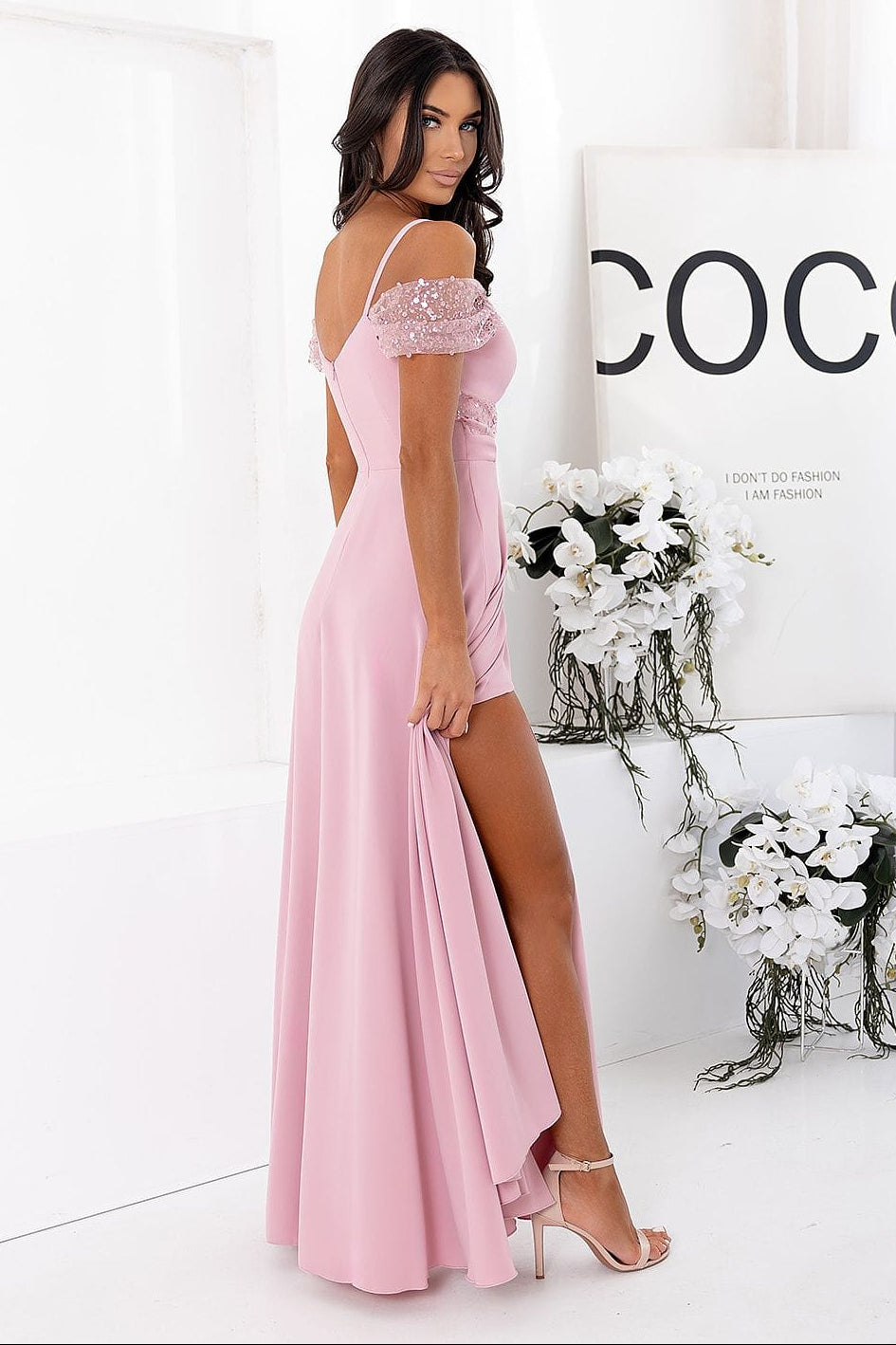 Robe de soirée longue rose fendue élégante manches courtes brodées idéale mariage invité chic été