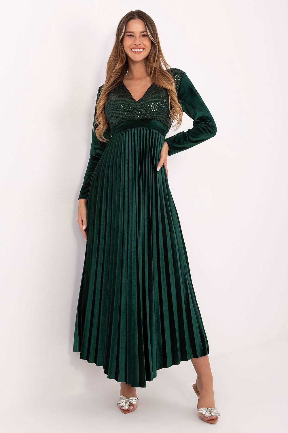 Robe de soirée chic longue verte manches longues plissée décolleté élégante pour évènement mariage invité