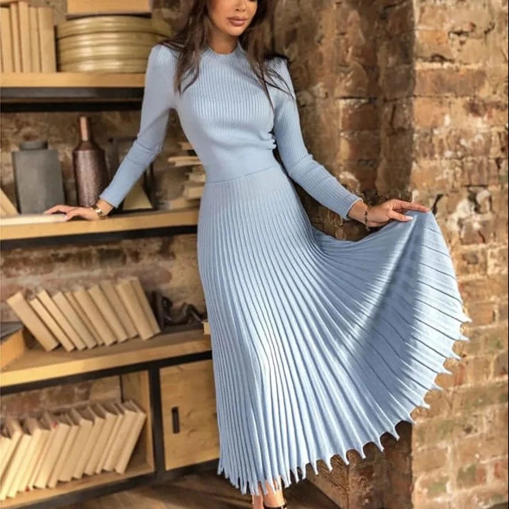 Robe longue plissée bleu manches longues élégante pour soirée chic hiver femme look raffiné tendance