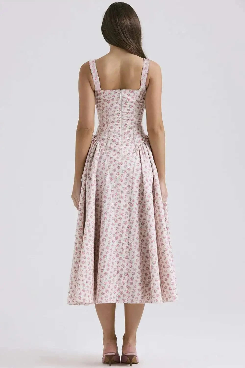 Robe été bohème fleurie midi trapèze sans manches rose parfaite pour mariage invité ou cocktail élégant