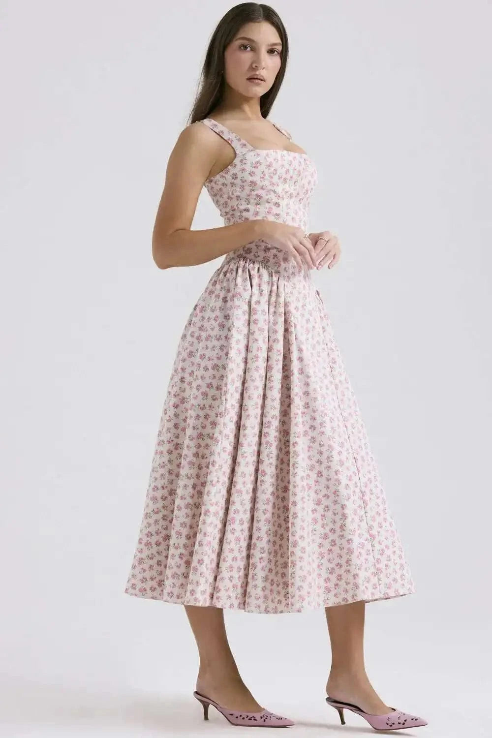 Robe été bohème fleurie midi trapèze sans manches rose pour mariage invité chic, élégante et légère