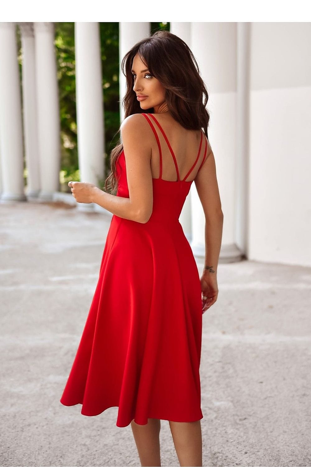 robe de cocktail midi chic évasée pour soirée élégante, style fluide femme manches courtes rouge