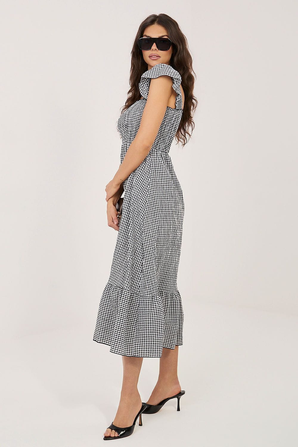 Robe été midi noire et blanche à carreaux, style bohème manches courtes, parfaite pour un look chic casual