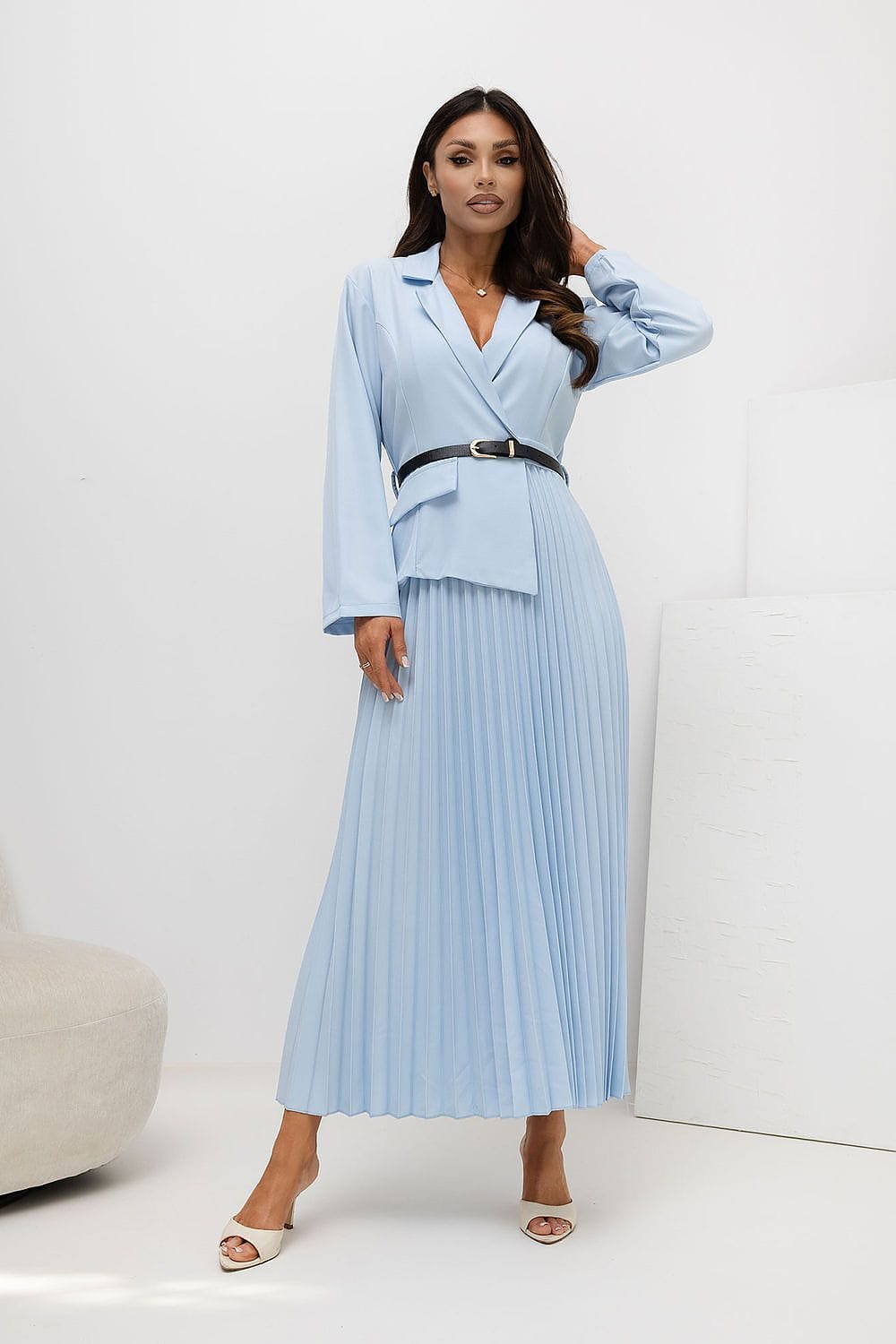 Robe longue plissée bleu manches longues style blazer chic soirée mariage invitée élégante ceinturée
