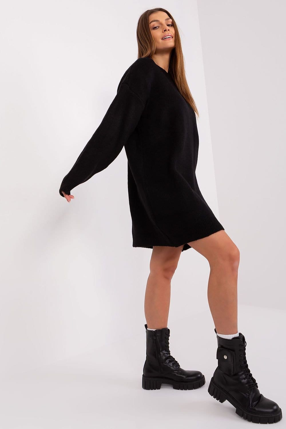 Robe pull noire courte à manches longues pour un look casual et confortable