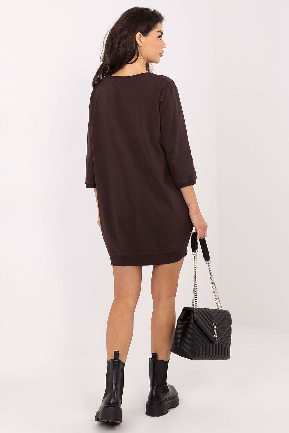 Robe courte noire casual manches trois quarts style sweatshirt femme avec sac à main chaîne pour l’automne