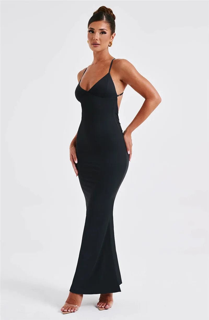 Robe noire chic dos nu pour soirée, longue et moulante avec bretelles fines, idéale pour cocktail ou événement élégant.