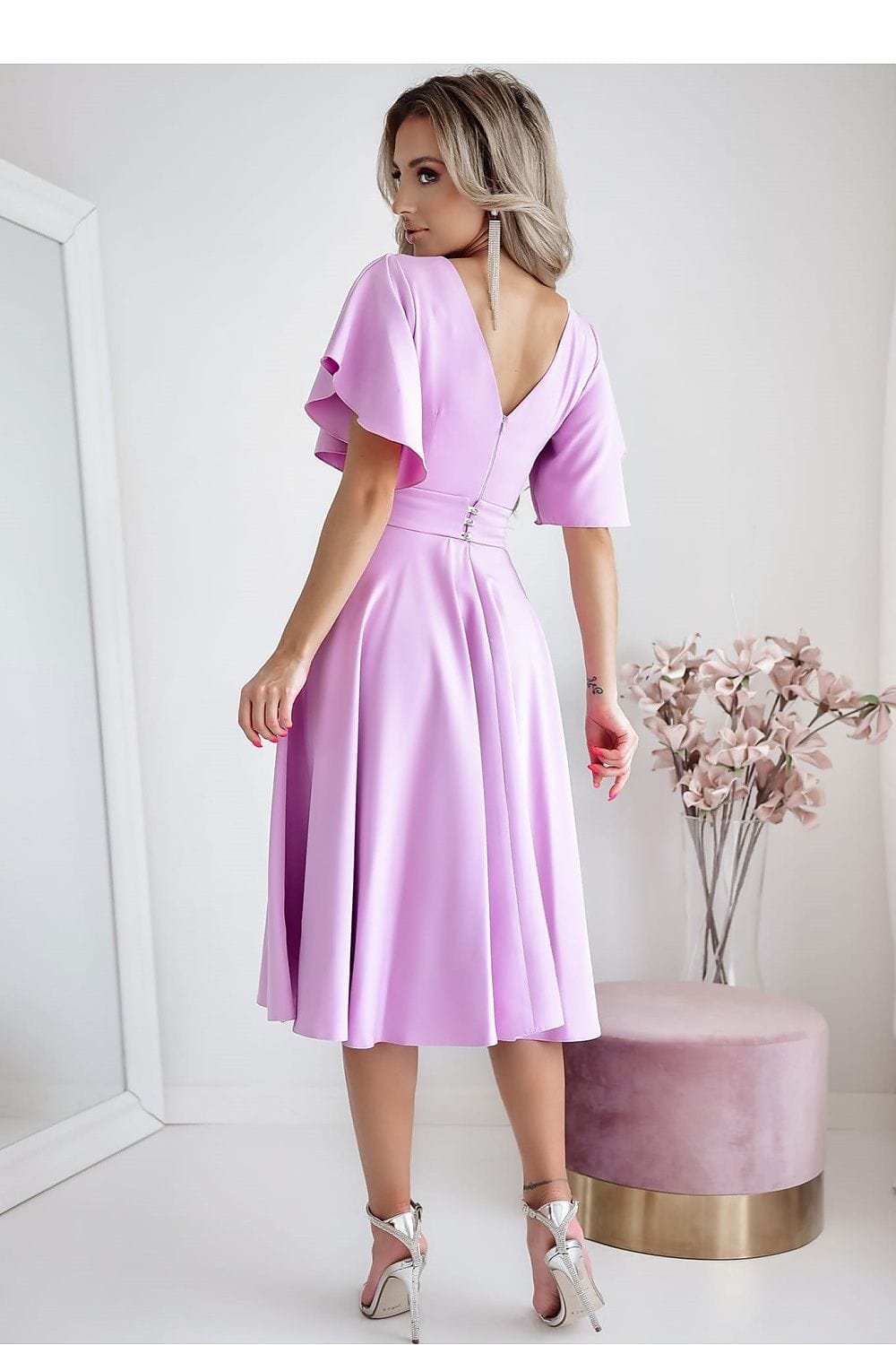 robe midi drapée chic beige courte moulante manches courtes pour cocktail d'été ou soirée mariage