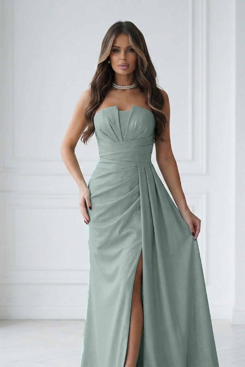 Robe de soirée chic longue verte bustier fendue sans manches élégante pour invitée mariage ou gala tendance