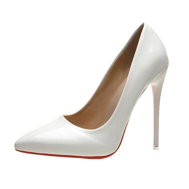 talons aiguilles blancs élégants pour soirée chic femme, parfaits avec robe longue noire fendue