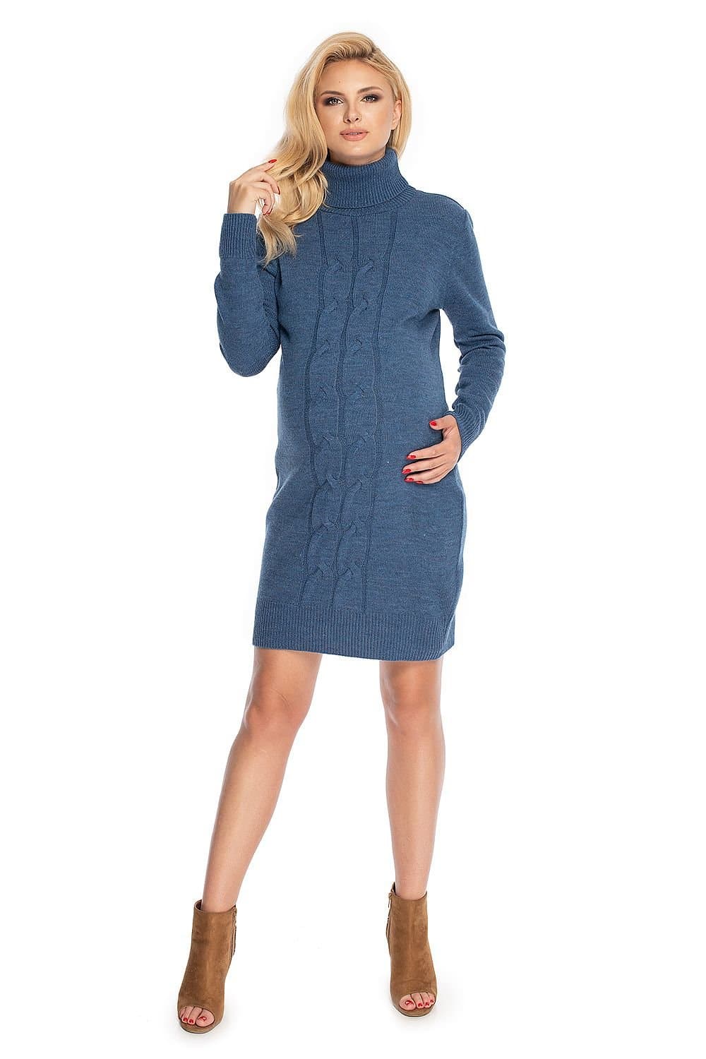 Robe de grossesse hiver bleue, style pull, manches longues, col roulé, longueur midi pour confort et chaleur, facile à porter.